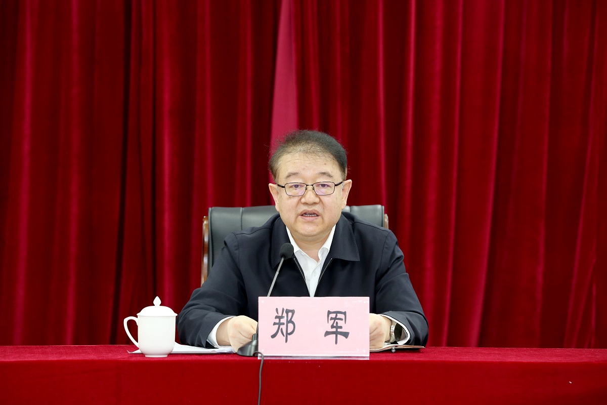 自治区财政厅召开干部大会传达学习全国两会精神